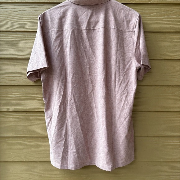 Vuori Short Sleeve Bridge Button Down in Zion Rose Size Large - Picture 3 of 6
